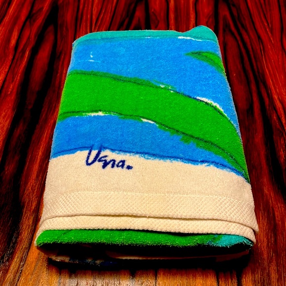 24” x 48” Vera Neumann heavyweight bath/pool towel - Picture 4 of 4